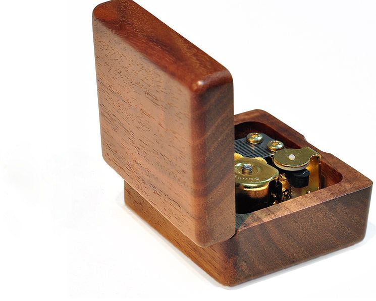 Hộp nhạc cơ bằng gỗ lên dây cót - Music Box