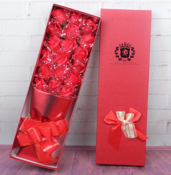 hộp hoa hồng sáp thơm 18 bông màu đỏ phủ kim tuyến