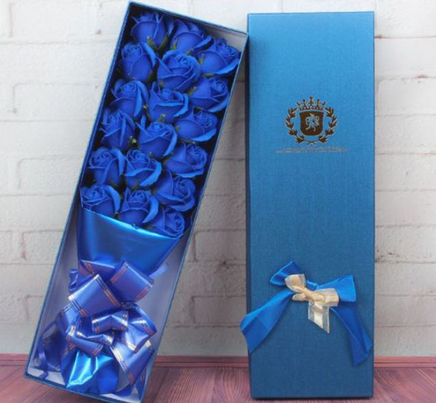 hộp hoa hồng sáp thơm 18 bông màu xanh